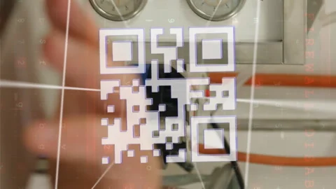 Animation of qr code scanner and data processing over caucasian engineer using 動画素材 312674918