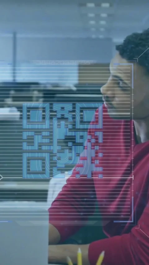 Animation of qr code scanning in square over diverse coworkers sharing ideas on 库存影片 343718880