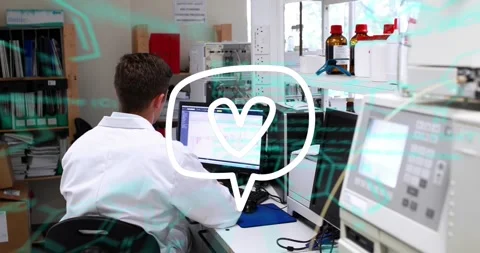 Animation of speech bubble icon and data processing over caucasian male Vídeos de archivo 328256895