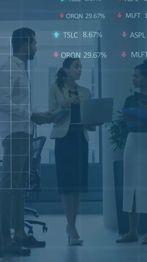 Animation of stock market data processing over team of diverse colleagues 스톡 동영상 344803543