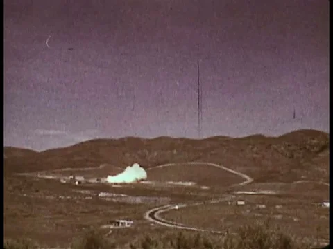 An animation video of a space shuttle ascending into space in 1977, discharging Stockbeeldmateriaal 75275258