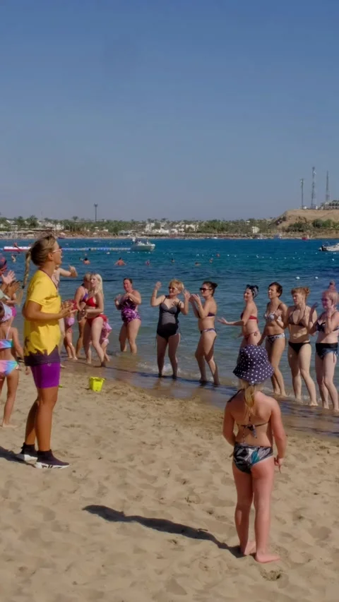 Animators on the beach dance and entertain vacationers. Stock Footage 291967330