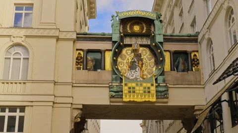 Ankeruhr (Anker Clock) with figures moving on the hour with parallax camera move Vídeo Stock 260957096