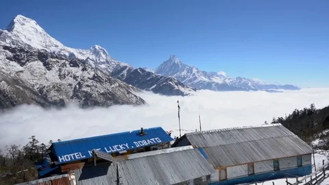 The annapurna mountain range above clouds. 库存影片 91809312