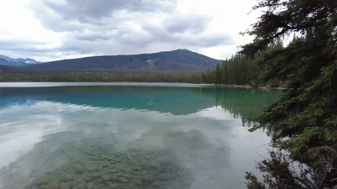 Annette Lake with a mountain range in the background, Jasper National Park 스톡 동영상 159023099