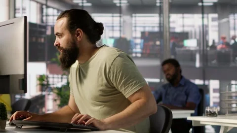 Annoyed worker at work raging after losing all progress due to computer crash Video stock 318159712