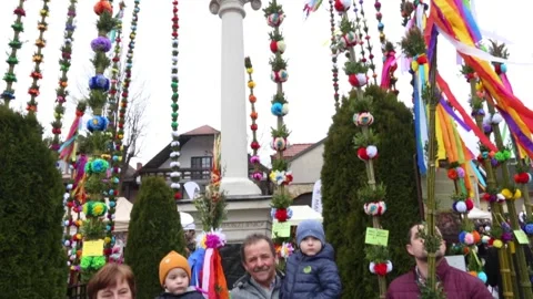 Annual contest for the tallest   Easter palm on Palm Sunday Vidéo 237380863