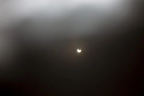 Annular partial solar eclipse seen from Dhaka Sky, Bangladesh - 21 Jun 2020 Foto stock