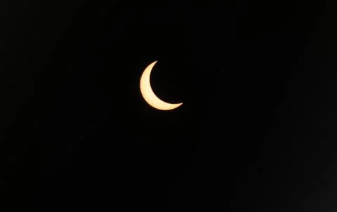 Annular solar eclipse making 'ring of fire' effect seen from northern India, Jam Foto stock
