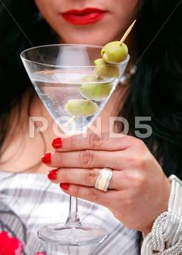 Anonomous Woman With Red Lipstick Holding A Martini Glass With Olives Stock-Fotos
