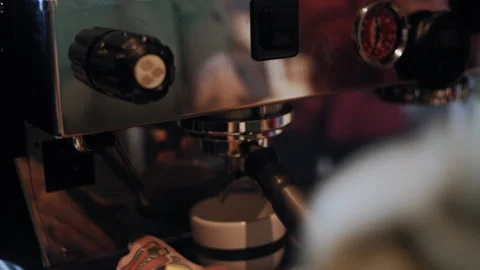 Anonymous Barista’s Hands Locking Filter Basket and Positioning Cup for Drip Video stock 307593498