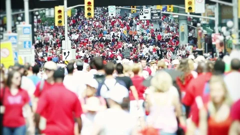 Anonymous crowd. 스톡 동영상 100443451