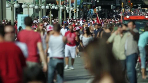 Anonymous crowd. 스톡 동영상 100445312