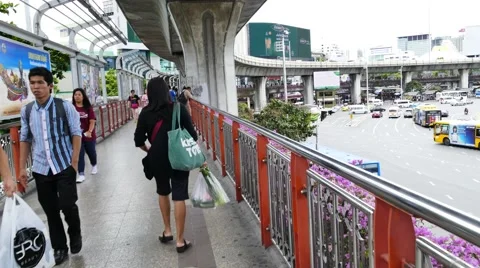 Anonymous crowd of people walking on Sky-Walk. Video stock 54632296