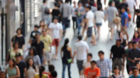 Anonymous crowd on side walk Video stock 24849630