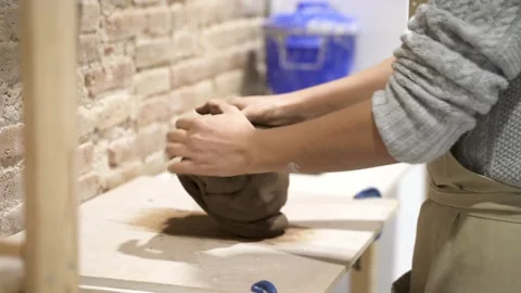 Anonymous Female Artisan Preparing Clay In The Pottery Workshop 库存影片 146411256