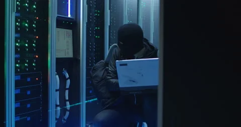Anonymous hacker breaking into server system Vídeos de archivo 97217230