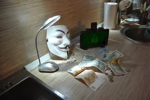 An anonymous hacker tries to crack the operating system's protection Foto stock