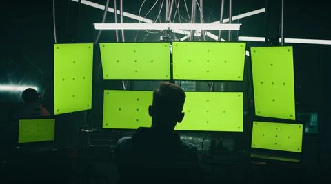 Anonymous hacker using computers for criminal activities Foto stock