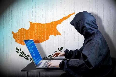 Anonymous hooded hacker, flag of Cyprus, binary code - cyber attack concept Illustrazione stock