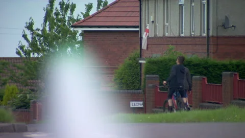 Anonymous Kids on Bikes Vídeos de archivo 147331544