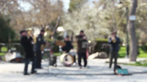 Anonymous musicians in a park 動画素材 61591279
