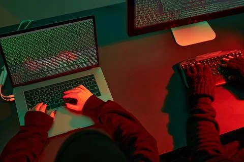 Anonymous people using computer and programming to break code. Cyber securi.. 스톡 사진