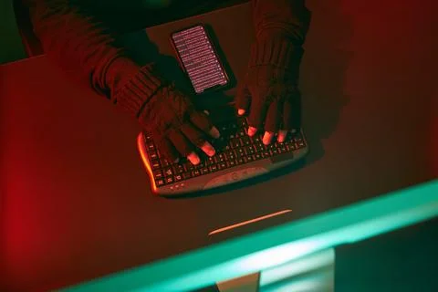 Anonymous people using computer and programming to break code. Cyber securi.. 스톡 사진