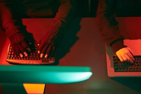 Anonymous people using computer and programming to break code. Cyber securi.. 库存照片