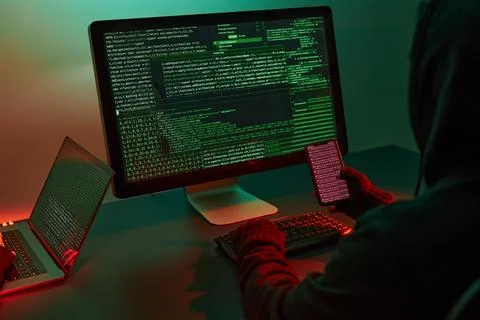 Anonymous people using computer and programming to break code. Cyber securi.. Foto stock