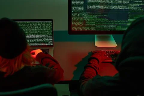Anonymous people using computer and programming to break code. Cyber securi.. 库存照片