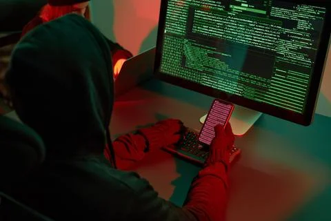Anonymous people using computer and programming to break code. Cyber securi.. 스톡 사진