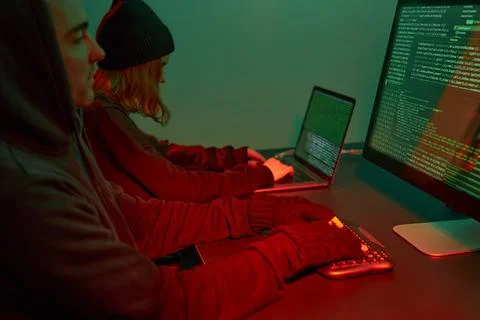 Anonymous people using computer and programming to break code. Cyber securi.. Foto stock
