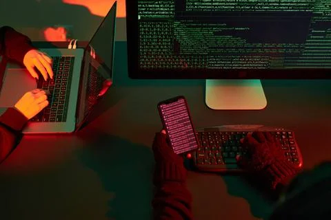 Anonymous people using computer and programming to break code. Cyber secur... Foto stock