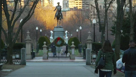 Anonymous Young Couple Boston 動画素材 71110100