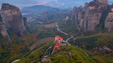 Anoramic aerial sunset view of Meteora in Kalampaka Video stock 312160976