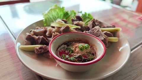 Another view of spicy jaew dip with Isan steamed beef. Видео 348157975