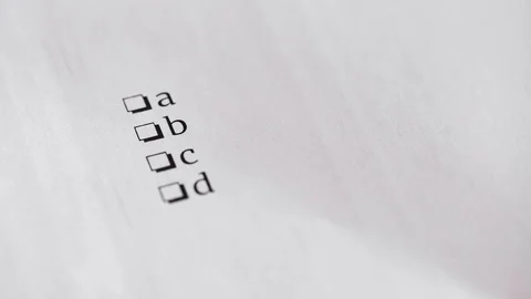 Answer B. Black pan writing answer on paper answer of question in examination Vídeos de archivo 118699870