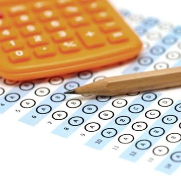 Answer sheet test score with pencil calculator Foto stock