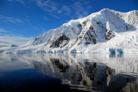 Antarctic continent with mirror reflection Фото