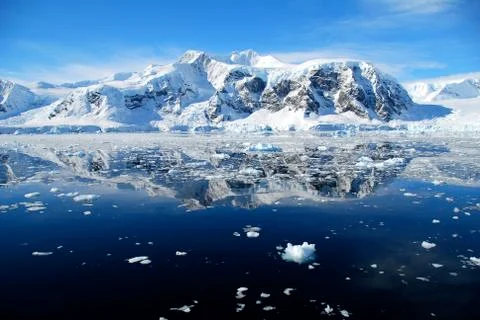Antarctic continent with mirror reflection 库存照片