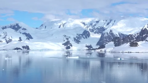 Antarctica Rugged Snow-Capped Mountains, Icebergs Pristine Polar Wilderness.. Vídeos de archivo 342660484