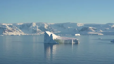 Antarctica Wide View of Huge Tabular Iceberg with Beautiful Landscape of Mo.. Stock Footage 342654640