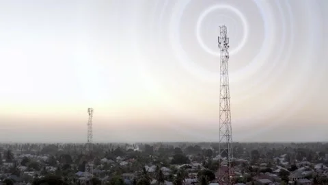 Antenna Complex On A Hill tower waves animation 库存影片 347755334