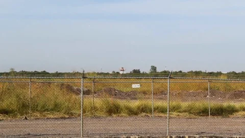 Antenna spinning at an airbase 動画素材 122469288