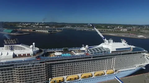 Anthem of the Seas / Norwegian Gem Berthed Port of Saint John, NB Vídeos de archivo 345187768