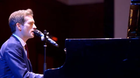 Anthony Strong at the piano 스톡 동영상 42984367