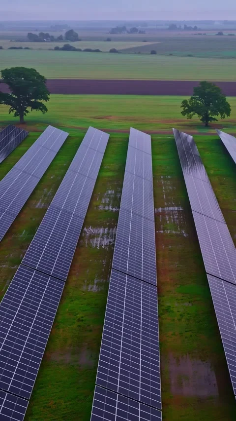 Anti-clockwise vertical social ratio aerial video of solar panel arrays in a 스톡 동영상 336945994