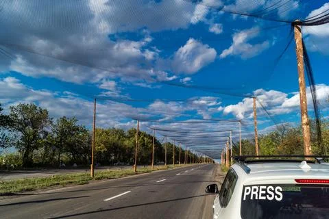 Anti-drone nets defense system near Kramatorsk, Ukraine 库存照片