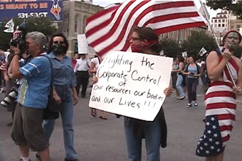 Anti-Globalization Protestors Demonstrate in Austin, Texas Video stock 34999079